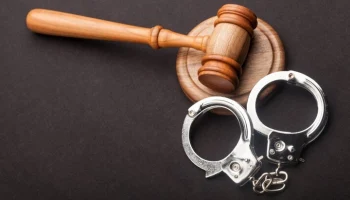 Житель Подмосковья задержан за кражу заведенной иномарки с пистолетом внутри