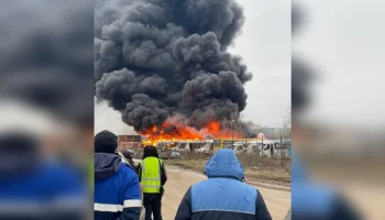 Более 30 машин сгорели на автостоянке в подмосковных Люберцах