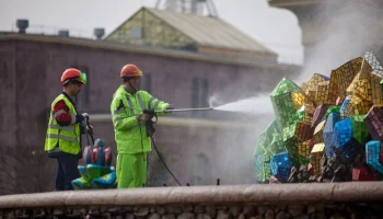 Около 2 тыс инженерных сооружений промоют в Москве после зимы