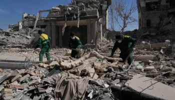 SNN: спасатели работают на месте удара США и Израиля по центру Тегерана