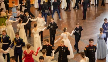 Более 400 человек стали участниками бала в Музее Победы