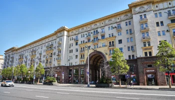 Более 100 тысяч москвичей поддержали инициативу журналиста Олега Леонова по возвращению скульптур ис