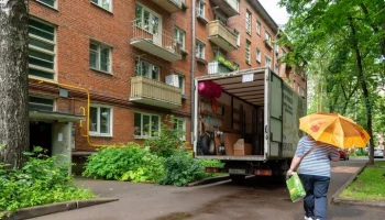 Более 6,5 тысячи семей в САО получили бесплатную помощь при переезде по реновации