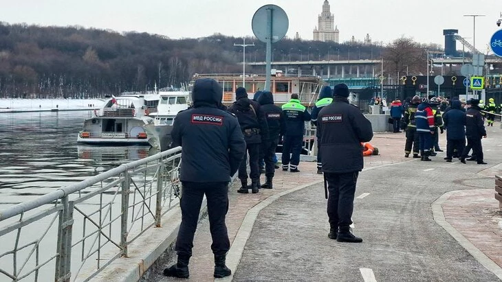 ТАСС: мужчина погиб после падения машины в Москву-реку на Лужнецкой набережной ТАСС: мужчина погиб после падения машины в Москву-реку на Лужнецкой набережной