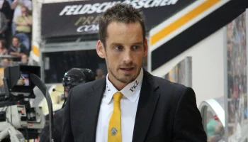 Тренера сборной Швейцарии по хоккею уволили из-за поддельной справки