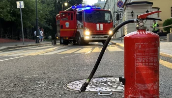 Движение транспорта перекрыли на улице Маршала Чуйкова из-за пожара