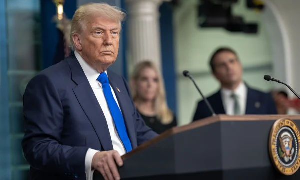 Трамп заявил о соглашении с Россией о поставках 300 тысяч тонн дизтоплива Трамп заявил о соглашении с Россией о поставках 300 тысяч тонн дизтоплива