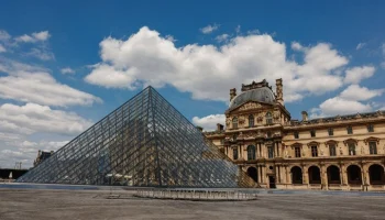 АВС: полиция обнаружила следы ДНК на шлеме и перчатке грабителей Лувра