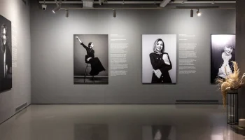 Фотовыставка "Женщина: путь от мечты к вершинам" открылась в Москве