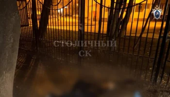 Труп мужчины с ножевым ранением обнаружен около жилого дома на востоке Москвы