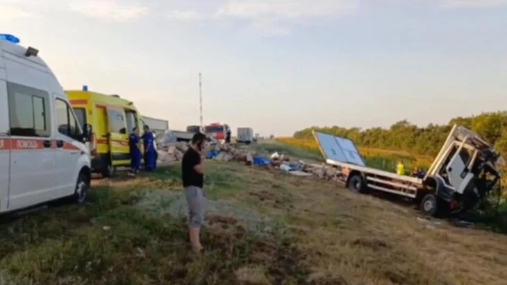 Водители столкнувшихся под Волгоградом автобуса и большегруза находятся в реанимации Водители столкнувшихся под Волгоградом автобуса и большегруза находятся в реанимации