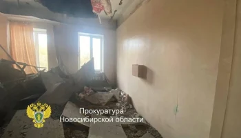 Потолок обрушился в детской больнице в Новосибирске