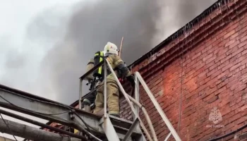 Спасатели ликвидировали открытое горение в цехе в Екатеринбурге