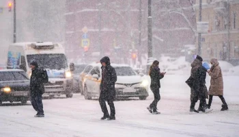 Москвичей призвали быть внимательными и аккуратными на улице в снегопад