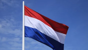 Неизвестный со взрывчаткой захватил в заложники посетителей кафе в Нидерландах