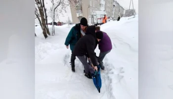 Пермская пенсионерка, которую тащили по сугробам к скорой, умерла в больнице