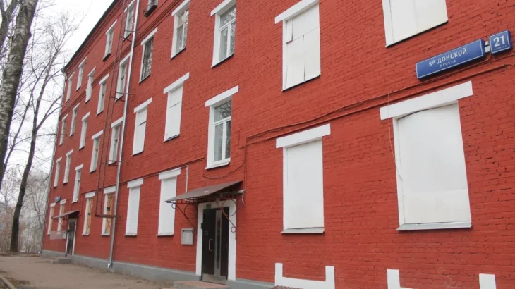 На юге Москвы былой облик вернули кирпичному дому 1958 года постройки На юге Москвы былой облик вернули кирпичному дому 1958 года постройки