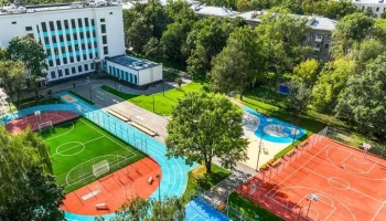 Территории более 60 образовательных учреждений благоустроят в Москве