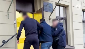 Подозреваемого по делу о гибели людей при падении автобуса в реку в Петербурге задержали