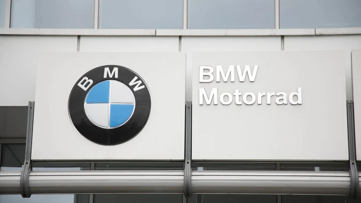 СМИ: Автомобили Porsche и BMW массово глохнут в России СМИ: Автомобили Porsche и BMW массово глохнут в России