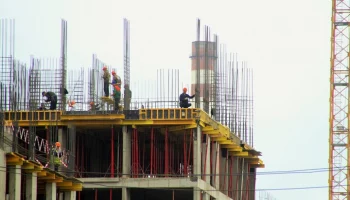 "Известия": Чернышов предложил ввести в РФ контроль за формированием стоимости жилья