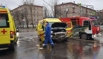 РИА Новости: пять человек пострадали в ДТП с машиной скорой помощи в Москве