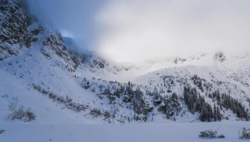 Четырнадцать населенных пунктов Дагестана остались без автосообщения из-за схода лавины