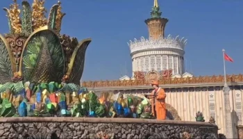 В Москве стартовала промывка фонтана "Каменный цветок" после зимы