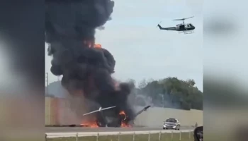 Два человека погибли при падении бизнес-джета на автостраду во Флориде &ndash; СМИ