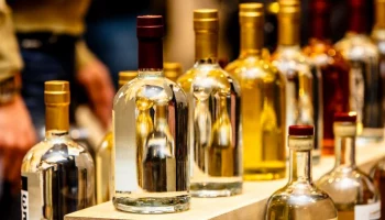 Минфин предложил полностью перенести маркировку импортного алкоголя в Россию