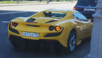 Тысячу люксовых машин эвакуировали в Москве за неправильную парковку