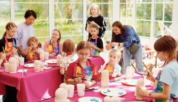 Сергунина пригласила москвичей на пасхальную программу в парках