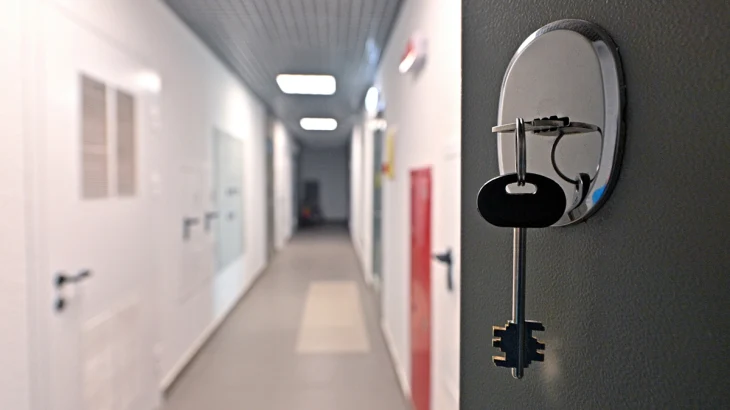 Самозапрет на продажу единственного жилья предложили ввести в России Самозапрет на продажу единственного жилья предложили ввести в России