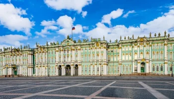 Эрмитаж может запретить фотосессии в музее из-за поведения посетителей