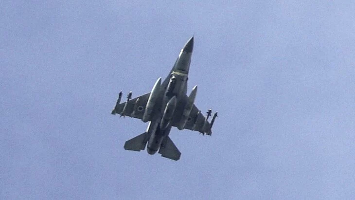 Израильские самолеты пролетели на малой высоте над Бейрутом Израильские самолеты пролетели на малой высоте над Бейрутом