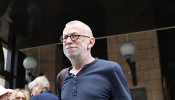 Поэт Рубинштейн находится в реанимации после ДТП