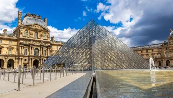 Криминалисты изучают следы ДНК, найденные после ограбления Лувра