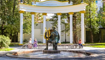 В саду &laquo;Аквариум&raquo; в центре Москвы обновили тротуары и отремонтировали фонтаны