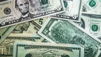 Правительство РФ поддержало продление продажи валютной выручки экспортерами