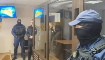 Застреливший нациста Ганула офицер ВСУ был доставлен в суд в бронежилете и шлеме