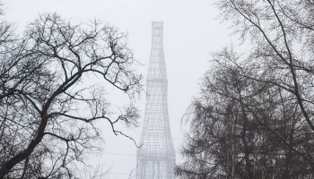 Синоптики рассказали об облачной погоде без осадков и в Москве 19 декабря