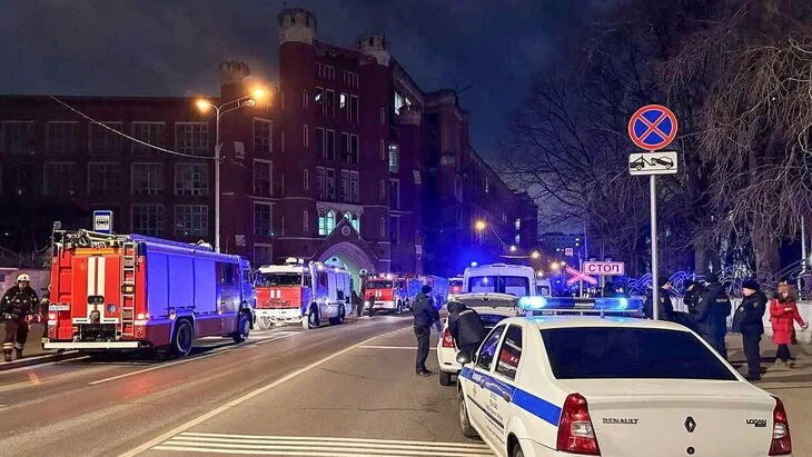 ТАСС: все люди вышли из горящего здания на востоке Москвы ТАСС: все люди вышли из горящего здания на востоке Москвы