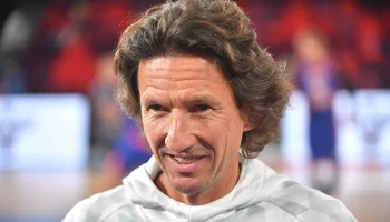 Экс-капитан сборной России Смертин пробежал 73 километра