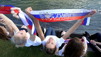 Анастасия Ракова поздравила выпускников с последним звонком в Москве