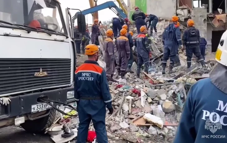 МЧС: Тело ребенка обнаружили под завалами подъезда дома в Нижнем Тагиле