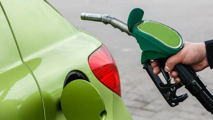 "Известия": ФАС начала требовать от региональных АЗС снижать цены на топливо