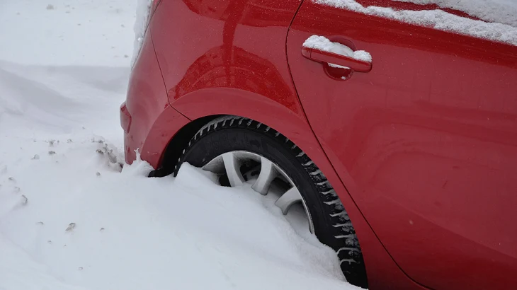 Shor: Рекордный снегопад парализовал трассы в Москве и Подмосковье Shor: Рекордный снегопад парализовал трассы в Москве и Подмосковье