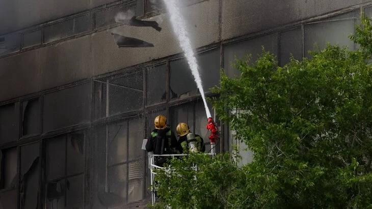 Спасатель Логинов: эвакуация людей из горящего во Фрязине здания осложнялась задымлением