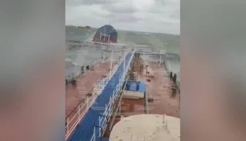 Поврежденные штормом в Керченском проливе танкеры перевозили 9 тысяч тонн мазута