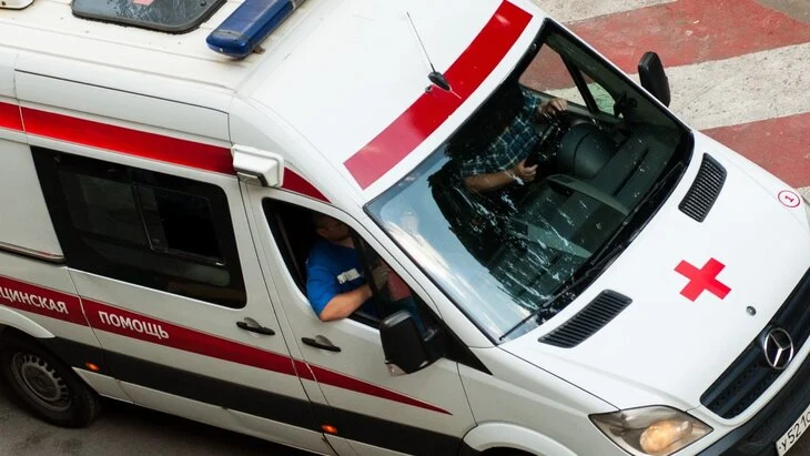 Электропоезд столкнулся с фурой на переезде в Ярославской области